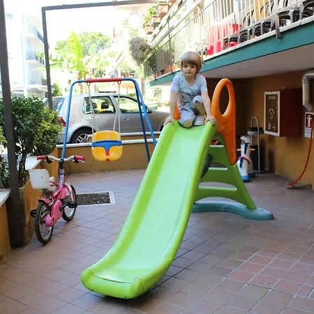 Amados 2* Римини